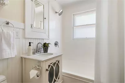 1005 NE Jarrett St, Portland, OR 97211 - Photo 17