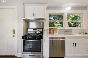 1005 NE Jarrett St, Portland, OR 97211 - Photo 9