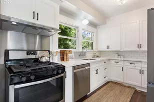 1005 NE Jarrett St, Portland, OR 97211 - Photo 13