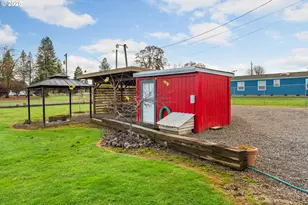 27481 10th St, Junction City, OR 97448 - Photo 29