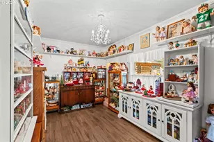 27481 10th St, Junction City, OR 97448 - Photo 11