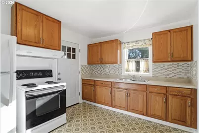 9314 SE Harrison St, Portland, OR 97216 - Photo 5