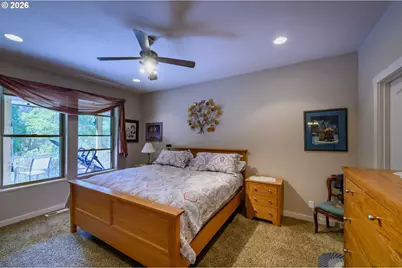 48482 E Meadow Way, Oakridge, OR 97463 - Photo 9