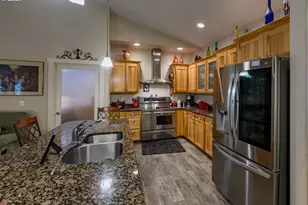 48482 E Meadow Way, Oakridge, OR 97463 - Photo 9