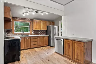 5753 SW Vermont St, Portland, OR 97219 - Photo 11
