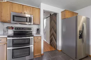 1101 E Sunset Dr, Newberg, OR 97132 - Photo 9