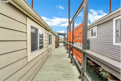 1777 N Jantzen Ave, Portland, OR 97217 - Photo 3