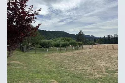 420 Edgeview Dr, Elkton, OR 97436 - Photo 23