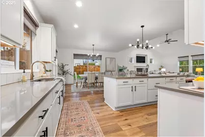 14249 Holcomb Blvd, Oregon City, OR 97045 - Photo 9