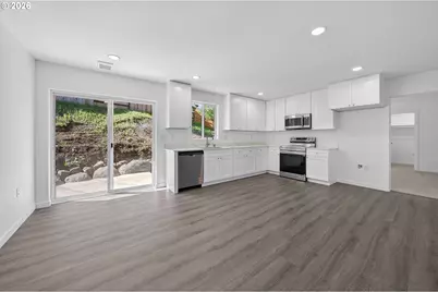 640 NE Polk St, Roseburg, OR 97470 - Photo 9