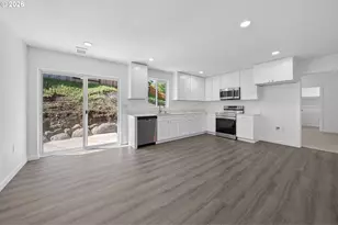 640 NE Polk St, Roseburg, OR 97470 - Photo 9
