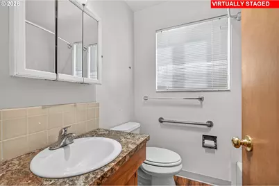130 S Main St, Phoenix, OR 97535 - Photo 13