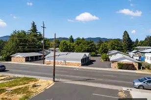 130 S Main St, Phoenix, OR 97535 - Photo 17