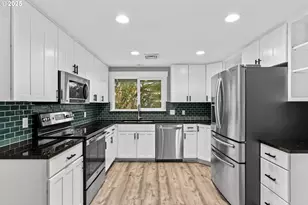 3823 Wilshire Ln, Eugene, OR 97405 - Photo 11