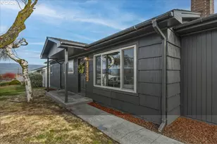 1020 Oregon St, The Dalles, OR 97058 - Photo 3