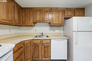 10840 SW Meadowbrook Dr, Portland, OR 97224 - Photo 13