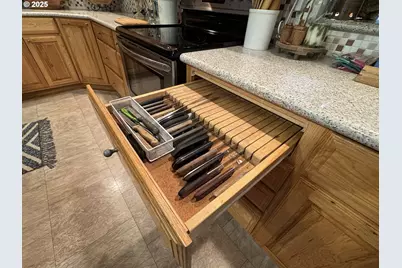 1099 Parkview Dr, Brookings, OR 97415 - Photo 13