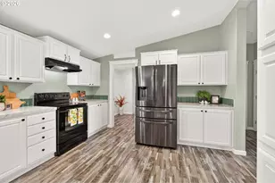 1926 SW Emma Dr, McMinnville, OR 97128 - Photo 7