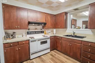 1000 N St, Springfield, OR 97477 - Photo 7