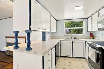 47768 Portal Dr, Oakridge, OR 97463 - Photo 13
