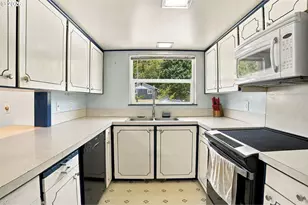 47768 Portal Dr, Oakridge, OR 97463 - Photo 11