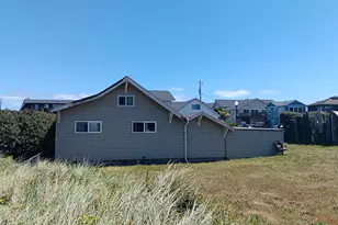 213 NW Cliff St, Newport, OR 97365 - Photo 3