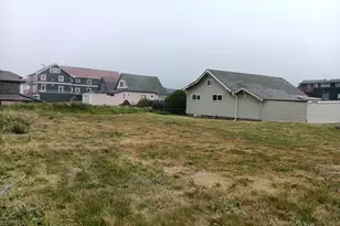 213 NW Cliff St, Newport, OR 97365 - Photo 17