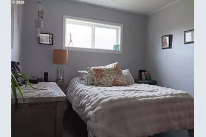 213 NW Cliff St, Newport, OR 97365 - Photo 11