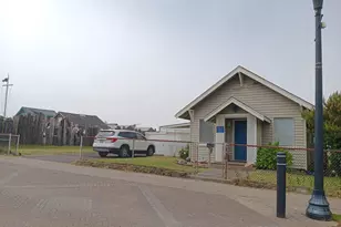 213 NW Cliff St, Newport, OR 97365 - Photo 1