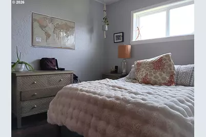 213 NW Cliff St, Newport, OR 97365 - Photo 13