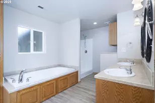 485 Brown St, Glide, OR 97443 - Photo 21