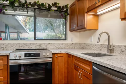 13020 NE San Rafael St, Portland, OR 97230 - Photo 7