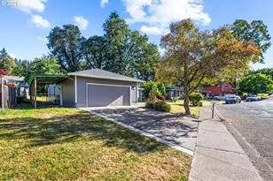 361 W Pine St, Sweet Home, OR 97386 - Photo 3