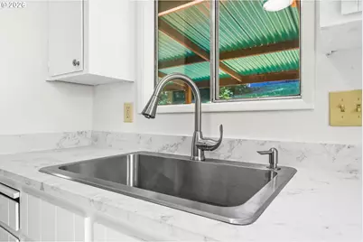 361 W Pine St, Sweet Home, OR 97386 - Photo 9