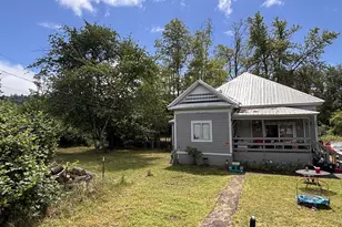 2583 NE Douglas Ave, Roseburg, OR 97470 - Photo 1