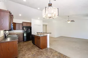 4950 Glacier Dr, Springfield, OR 97478 - Photo 5