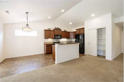4950 Glacier Dr, Springfield, OR 97478 - Photo 7