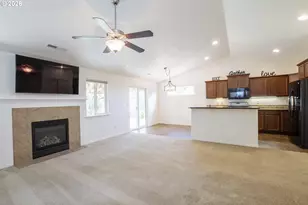 4950 Glacier Dr, Springfield, OR 97478 - Photo 3