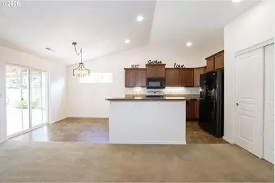 4950 Glacier Dr, Springfield, OR 97478 - Photo 5