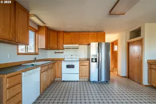 63347 Charleston Rd, Coos Bay, OR 97420 - Photo 9