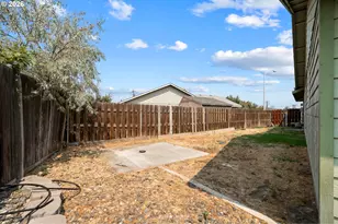 1333 SW Suzanne Ct, Hermiston, OR 97838 - Photo 7
