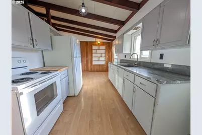 1106 F Ave, La Grande, OR 97850 - Photo 5