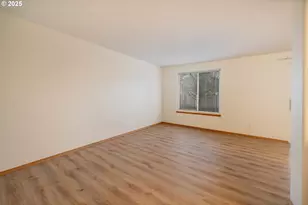 2081 SW Fellows St, McMinnville, OR 97128 - Photo 15