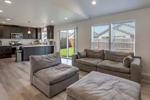 1819 SE Blueberry St, Dallas, OR 97338 - Photo 7