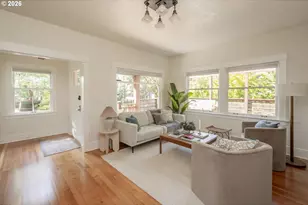 2415 SE Ivon St, Portland, OR 97202 - Photo 5
