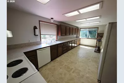 549 Bailey Dr, Roseburg, OR 97471 - Photo 9