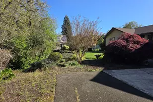 549 Bailey Dr, Roseburg, OR 97471 - Photo 5