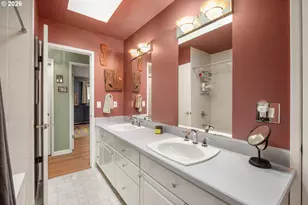 866 SE 136th Ave, Portland, OR 97233 - Photo 17