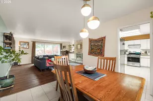866 SE 136th Ave, Portland, OR 97233 - Photo 7