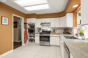 866 SE 136th Ave, Portland, OR 97233 - Photo 9